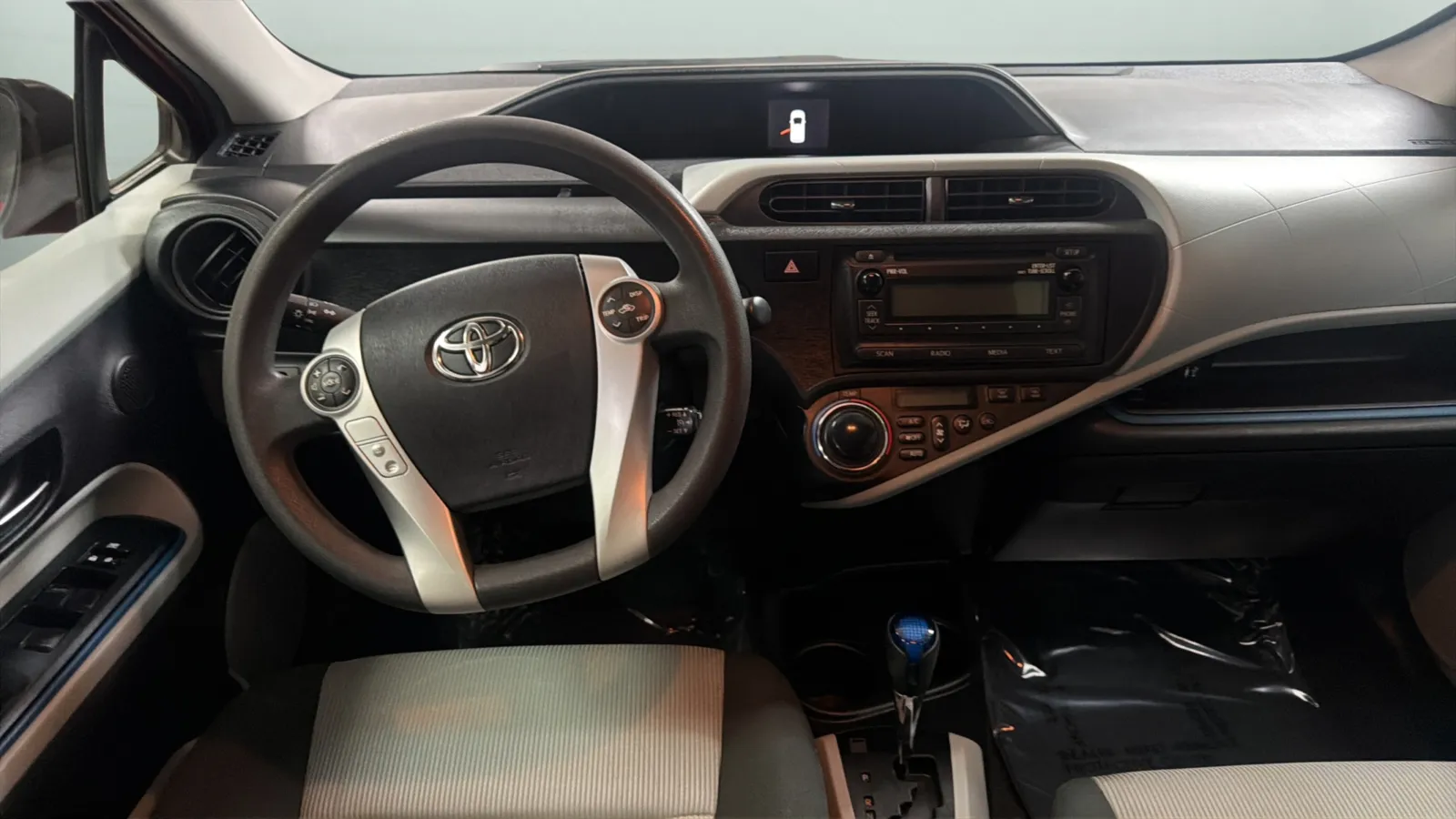 Toyota Prius C photo 10
