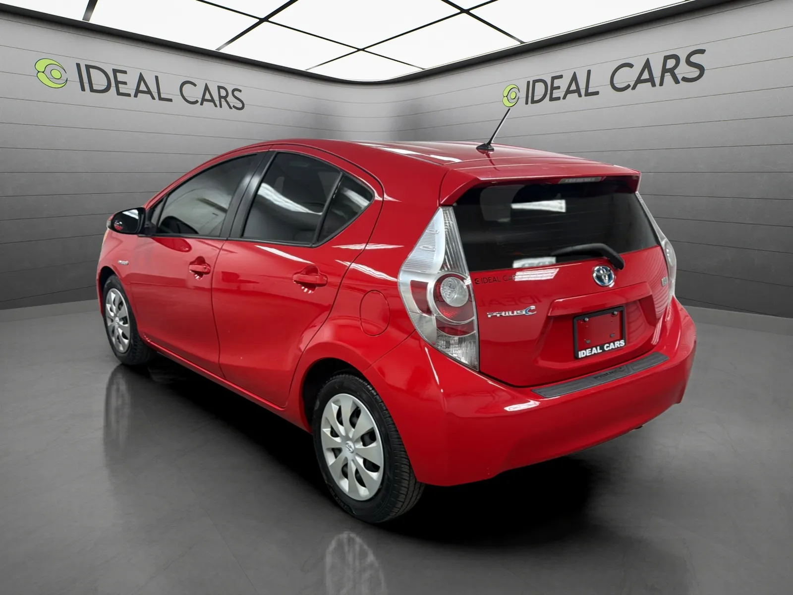 Toyota Prius C photo 7