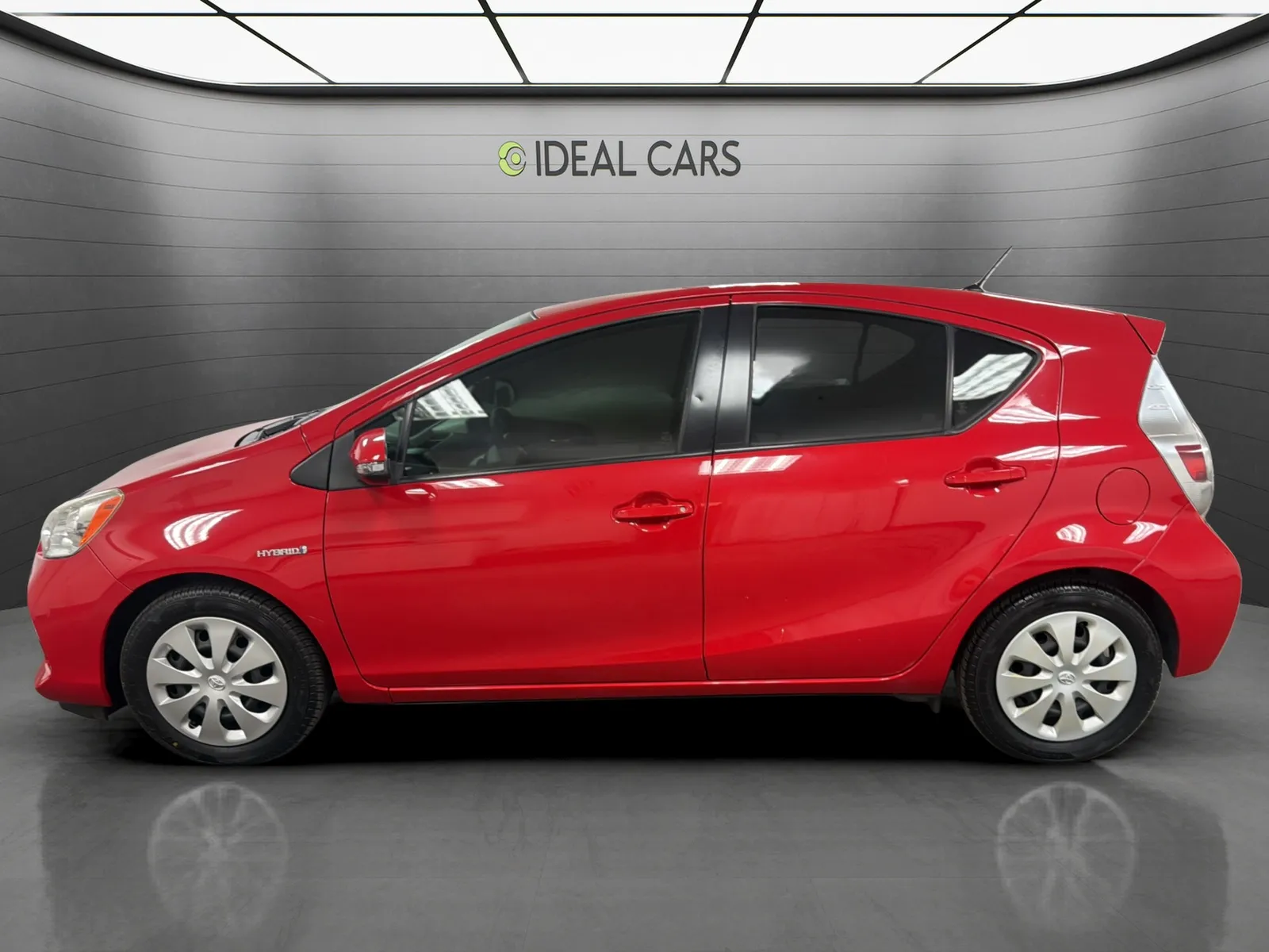 Toyota Prius C photo 8