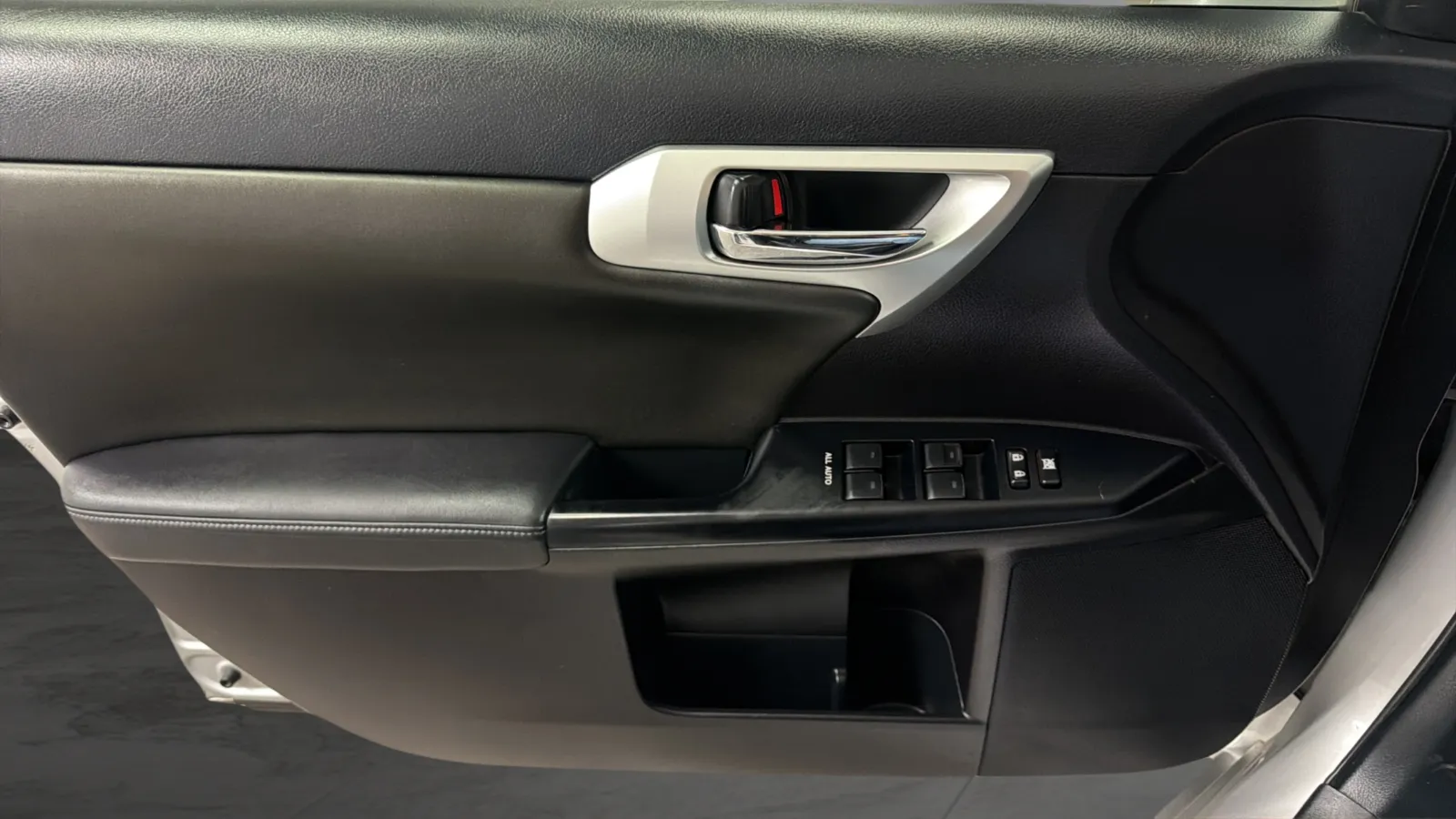 Lexus CT photo 17