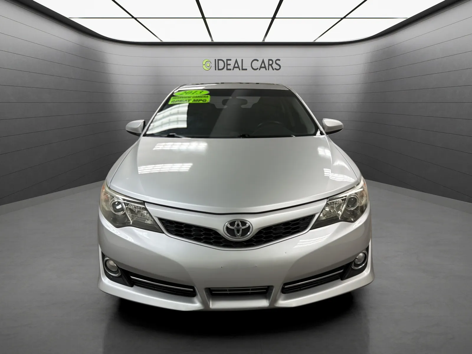 Toyota Camry photo 2