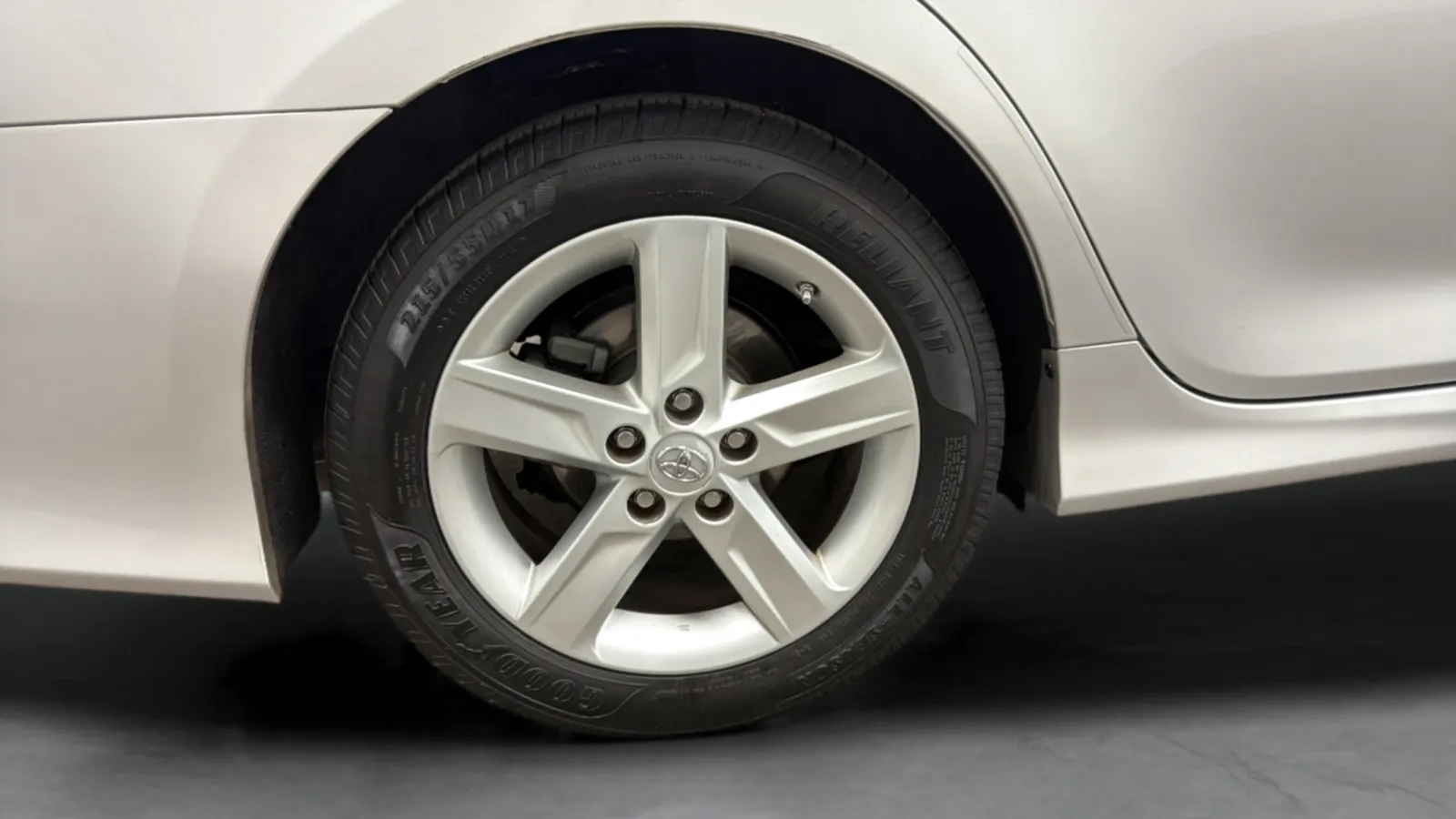 Toyota Camry photo 24