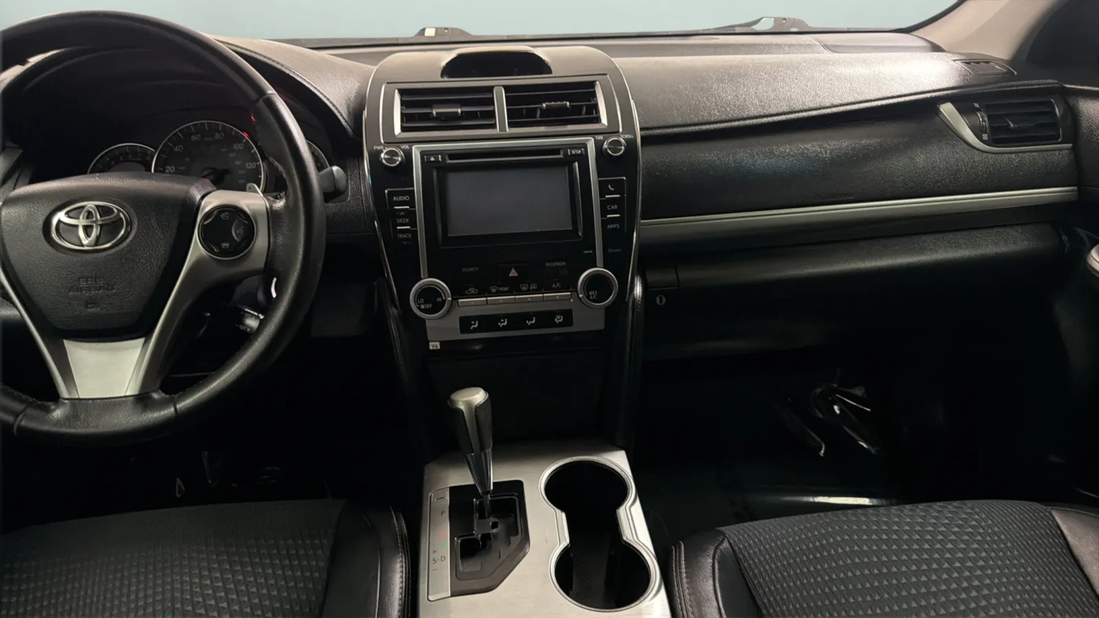 Toyota Camry photo 14