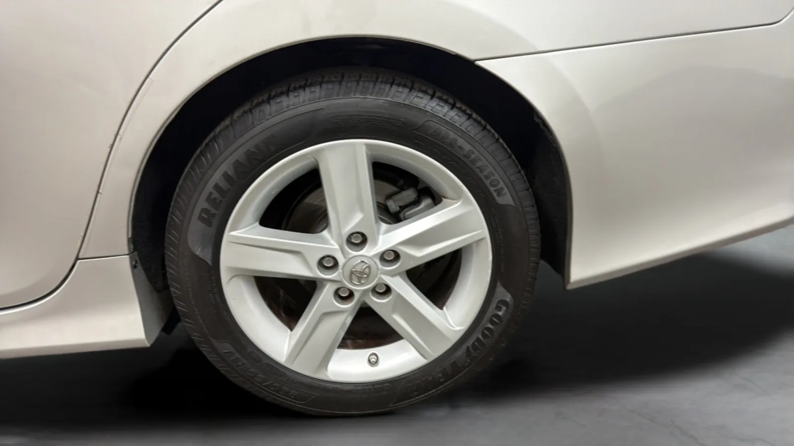 Toyota Camry photo 25