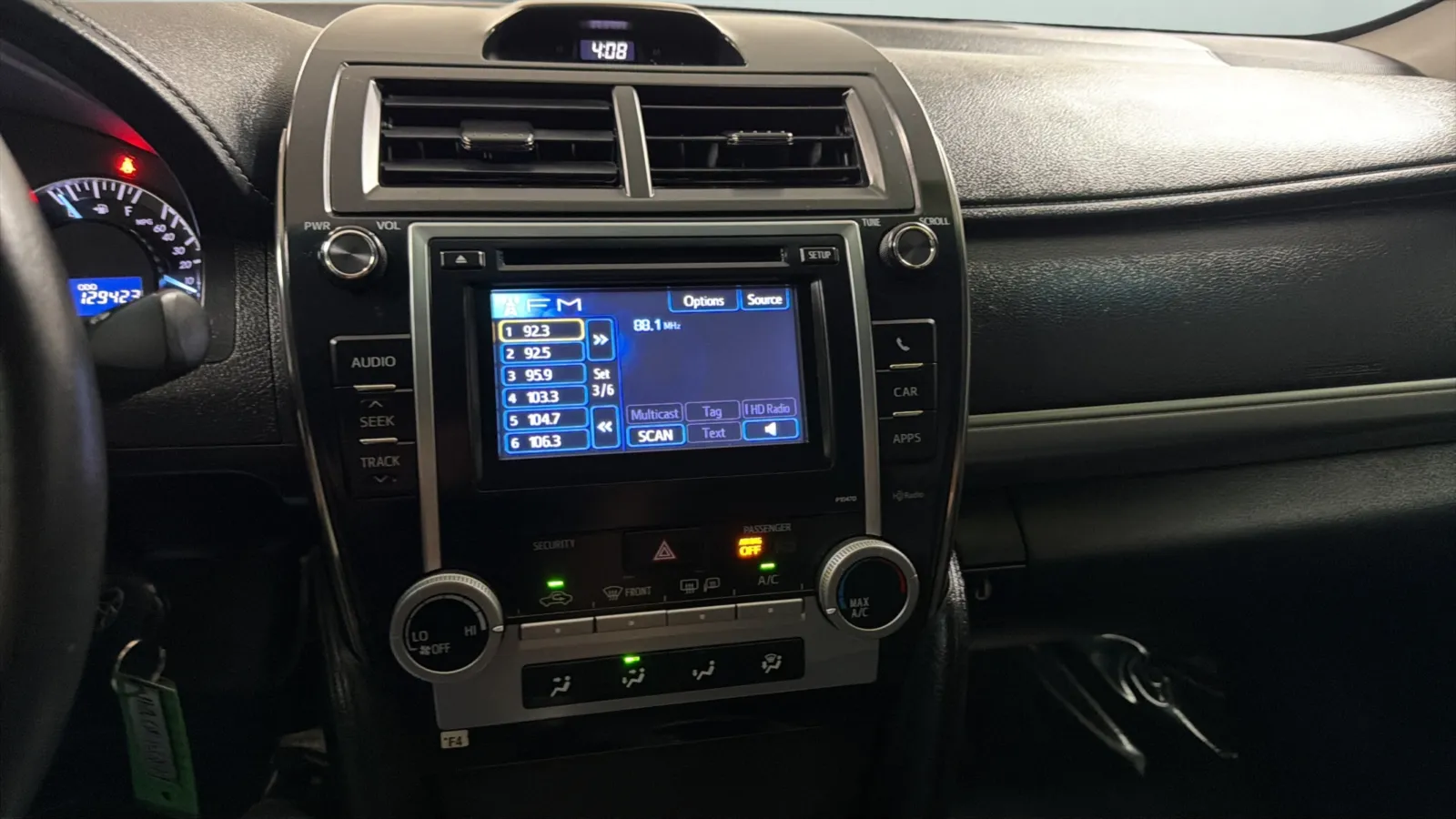 Toyota Camry photo 13