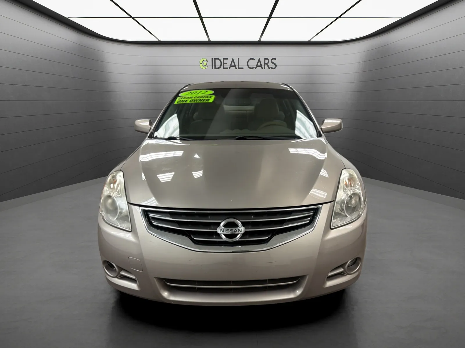 Nissan Altima photo 2