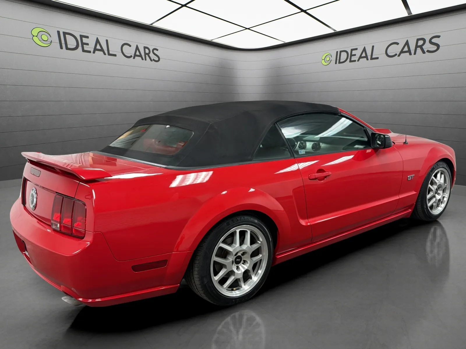 Ford Mustang photo 5