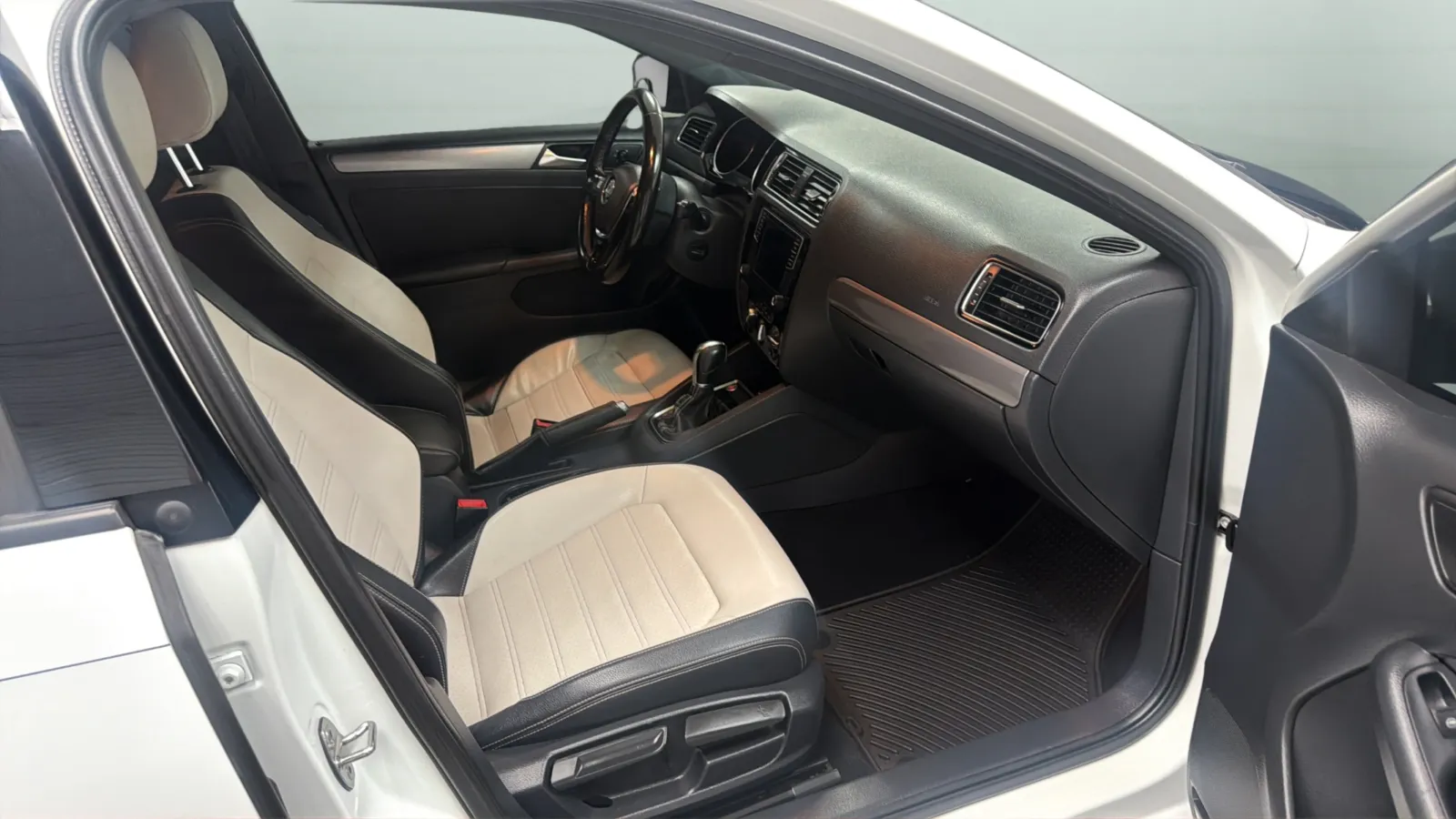 Volkswagen Jetta photo 22