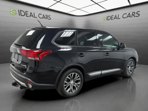 More photos of 2016 Mitsubishi Outlander SE at Ideal Cars - East Mesa (Hill), AZ