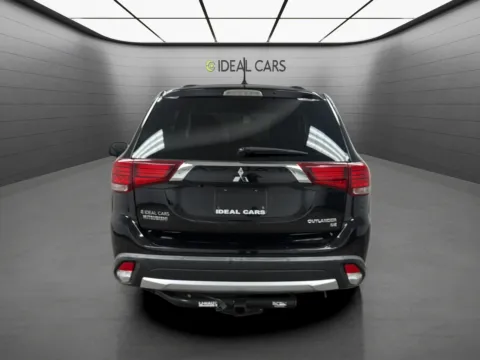 More photos of 2016 Mitsubishi Outlander SE at Ideal Cars - East Mesa (Hill), AZ