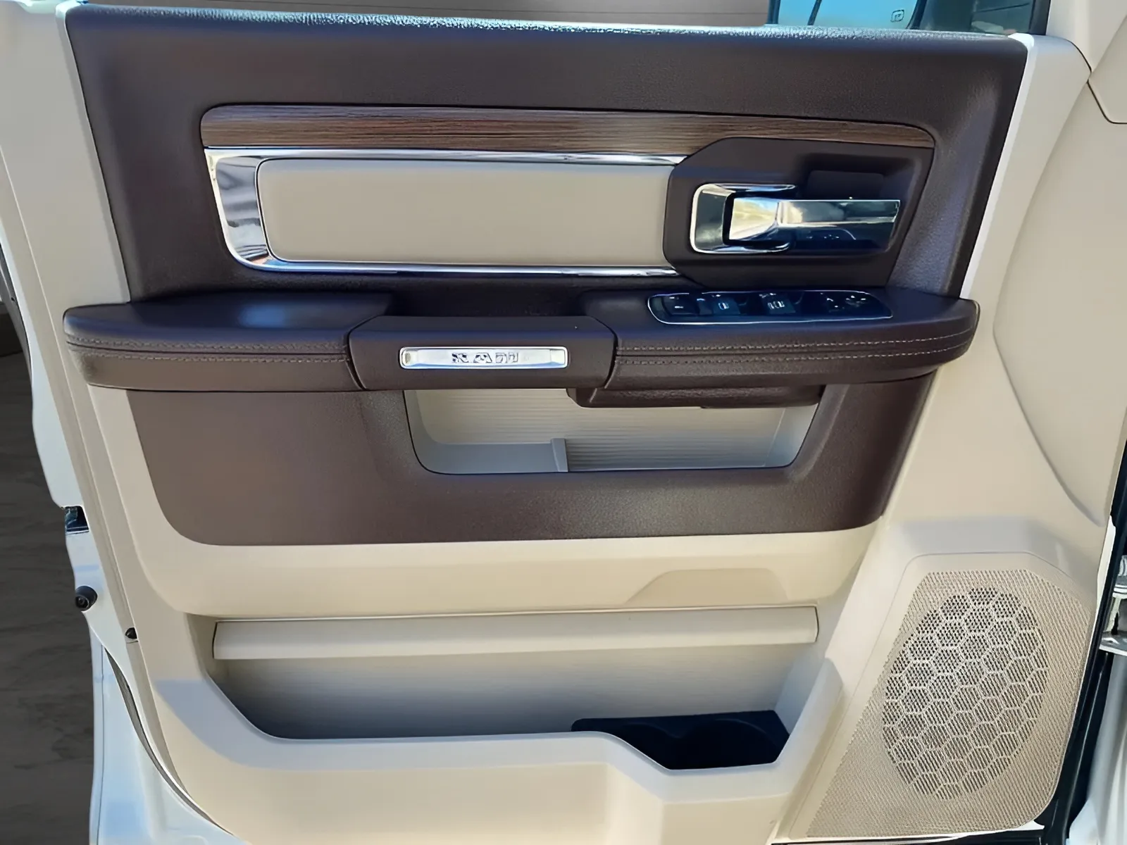 2016 RAM Ram 1500 Pickup Laramie - Photo 9