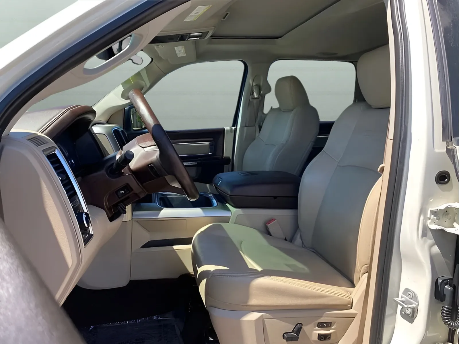 2016 RAM Ram 1500 Pickup Laramie - Photo 10