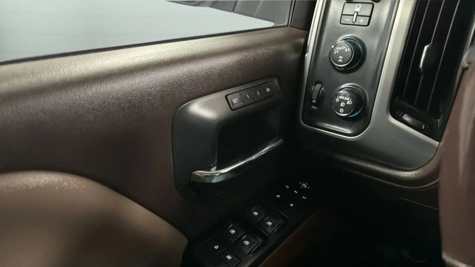 GMC Sierra photo 16
