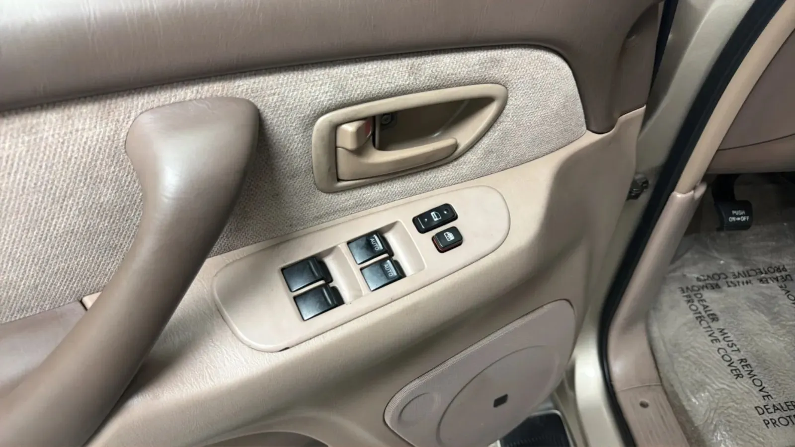 Toyota Sequoia photo 15