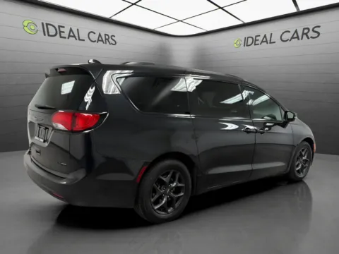 More photos of 2019 Chrysler Pacifica Limited at Ideal Cars - Apache Junction, AZ