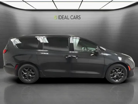 More photos of 2019 Chrysler Pacifica Limited at Ideal Cars - Apache Junction, AZ
