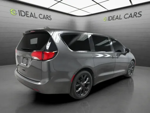 More photos of 2020 Chrysler Pacifica Touring at Ideal Cars - Apache Junction, AZ