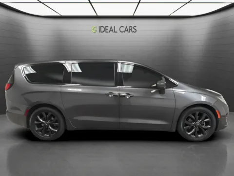 More photos of 2020 Chrysler Pacifica Touring at Ideal Cars - Apache Junction, AZ