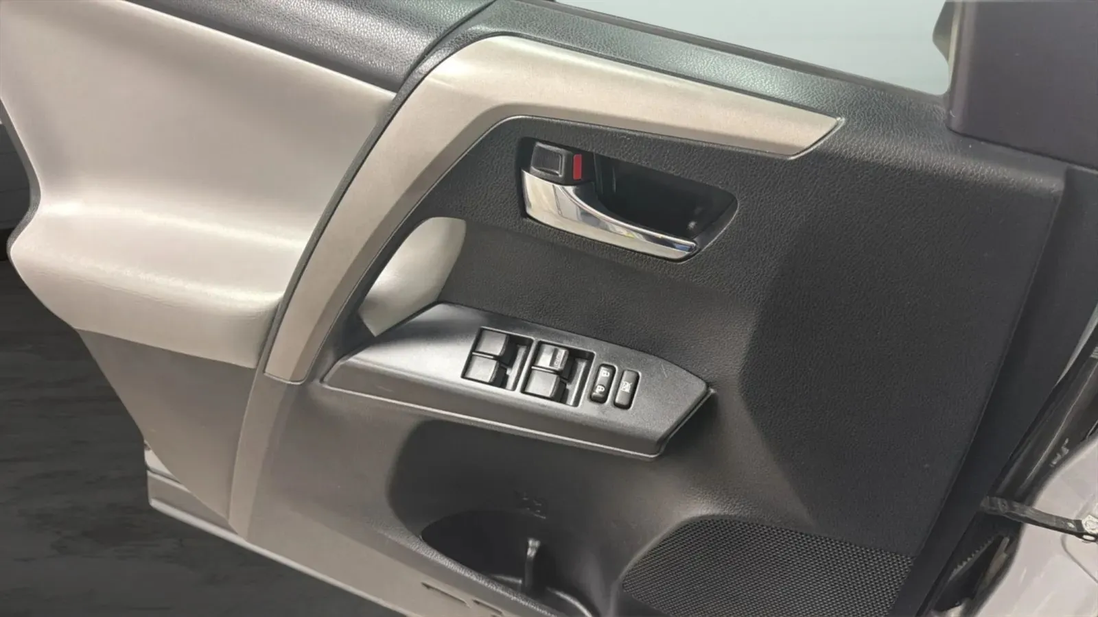 Toyota RAV4 photo 18