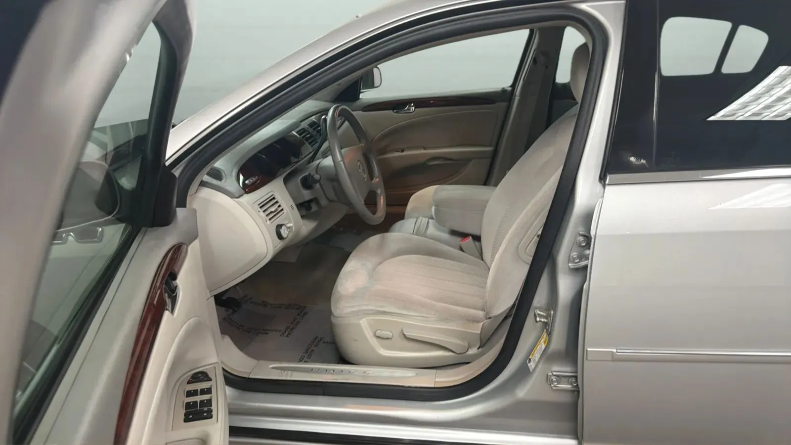 Buick Lucerne photo 18