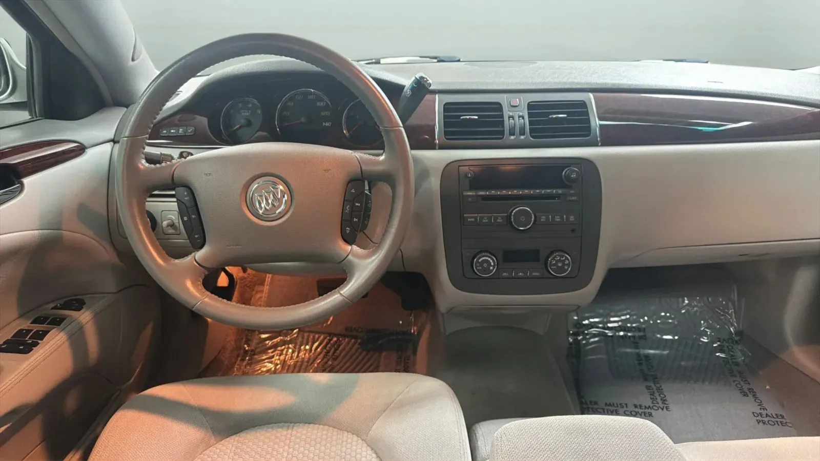 Buick Lucerne photo 10