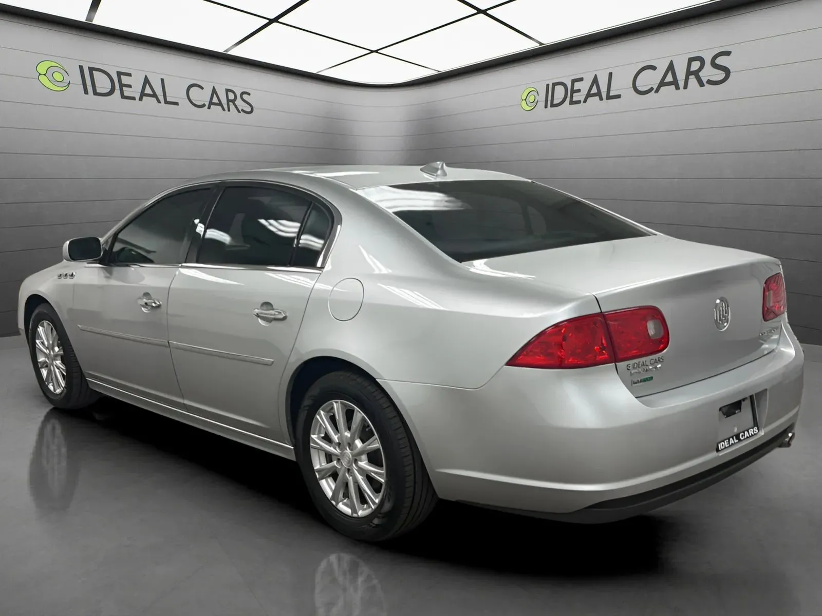 Buick Lucerne photo 7