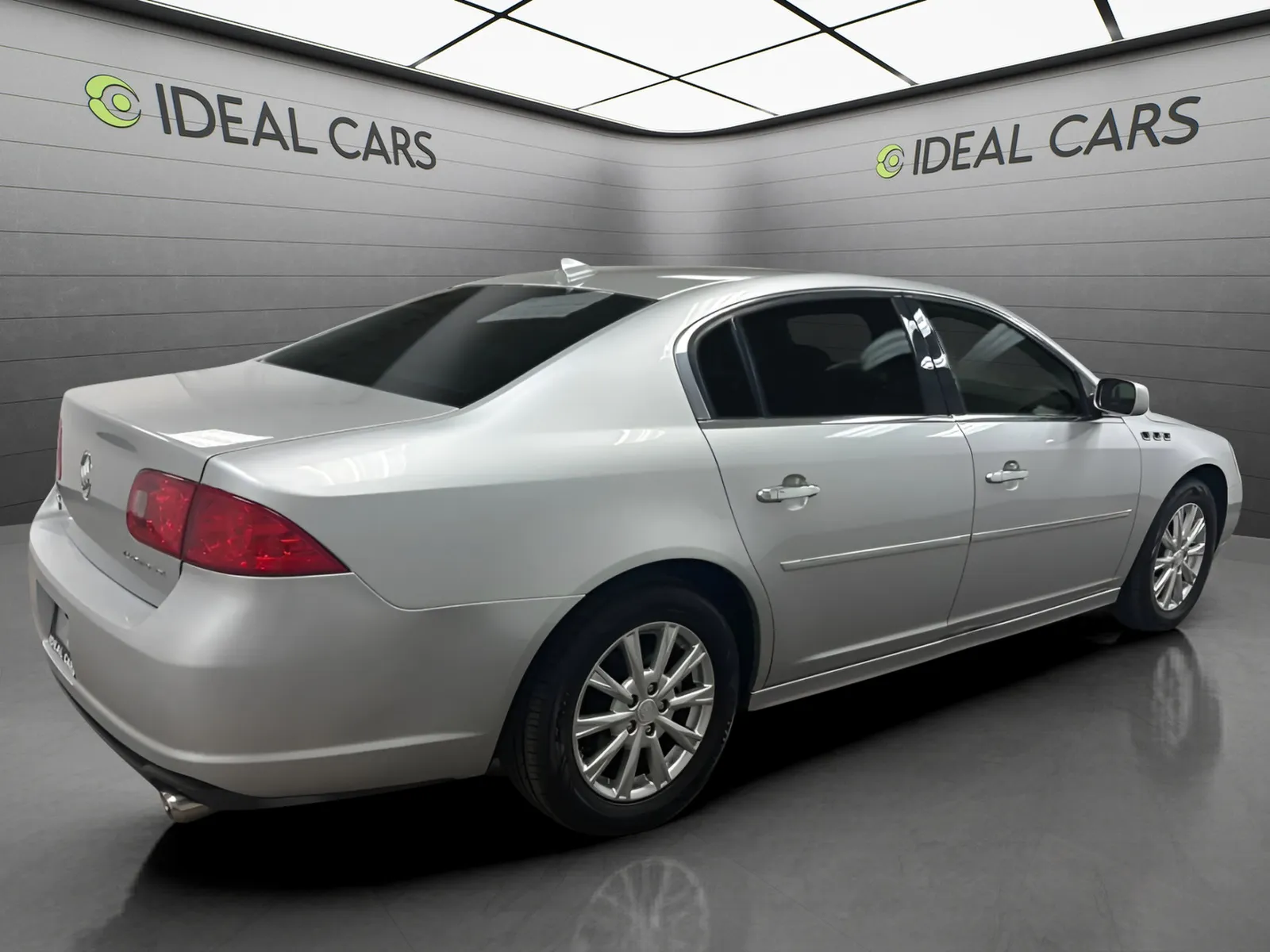 Buick Lucerne photo 5