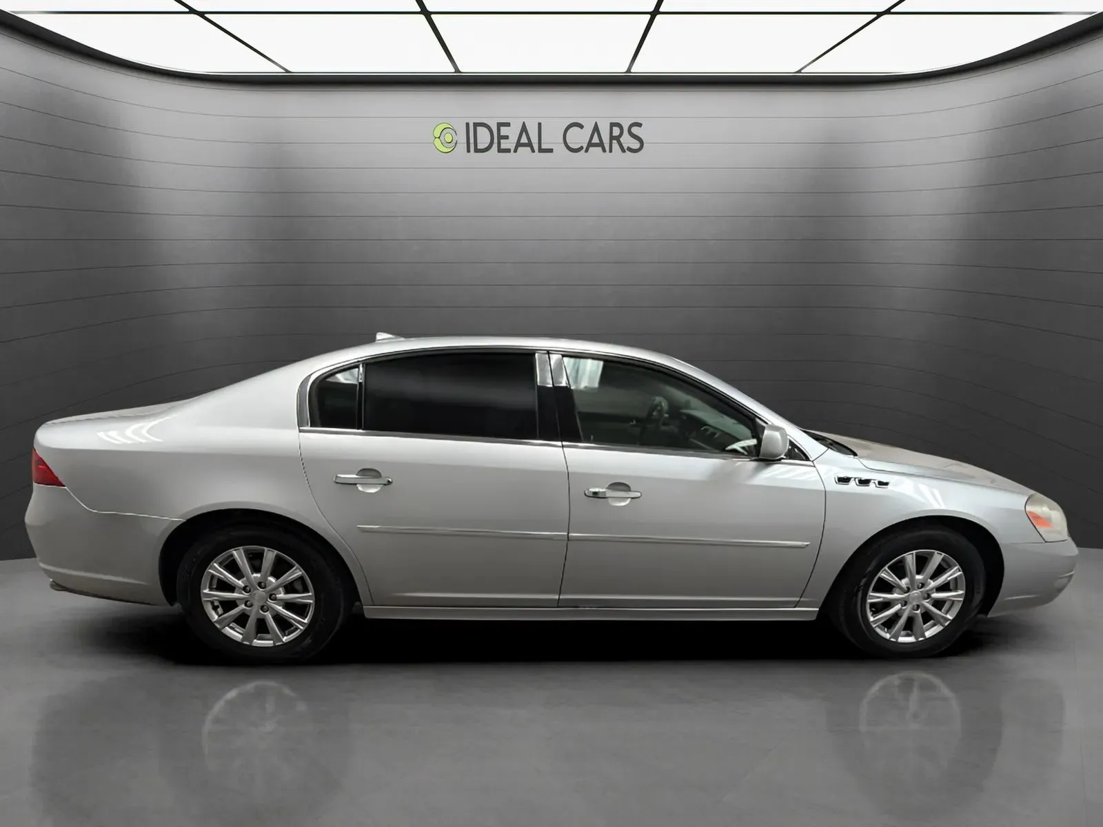 Buick Lucerne photo 4
