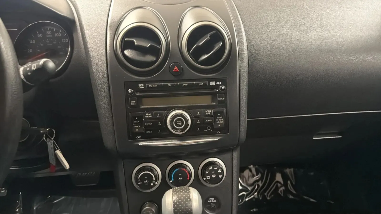 Nissan Rogue photo 13