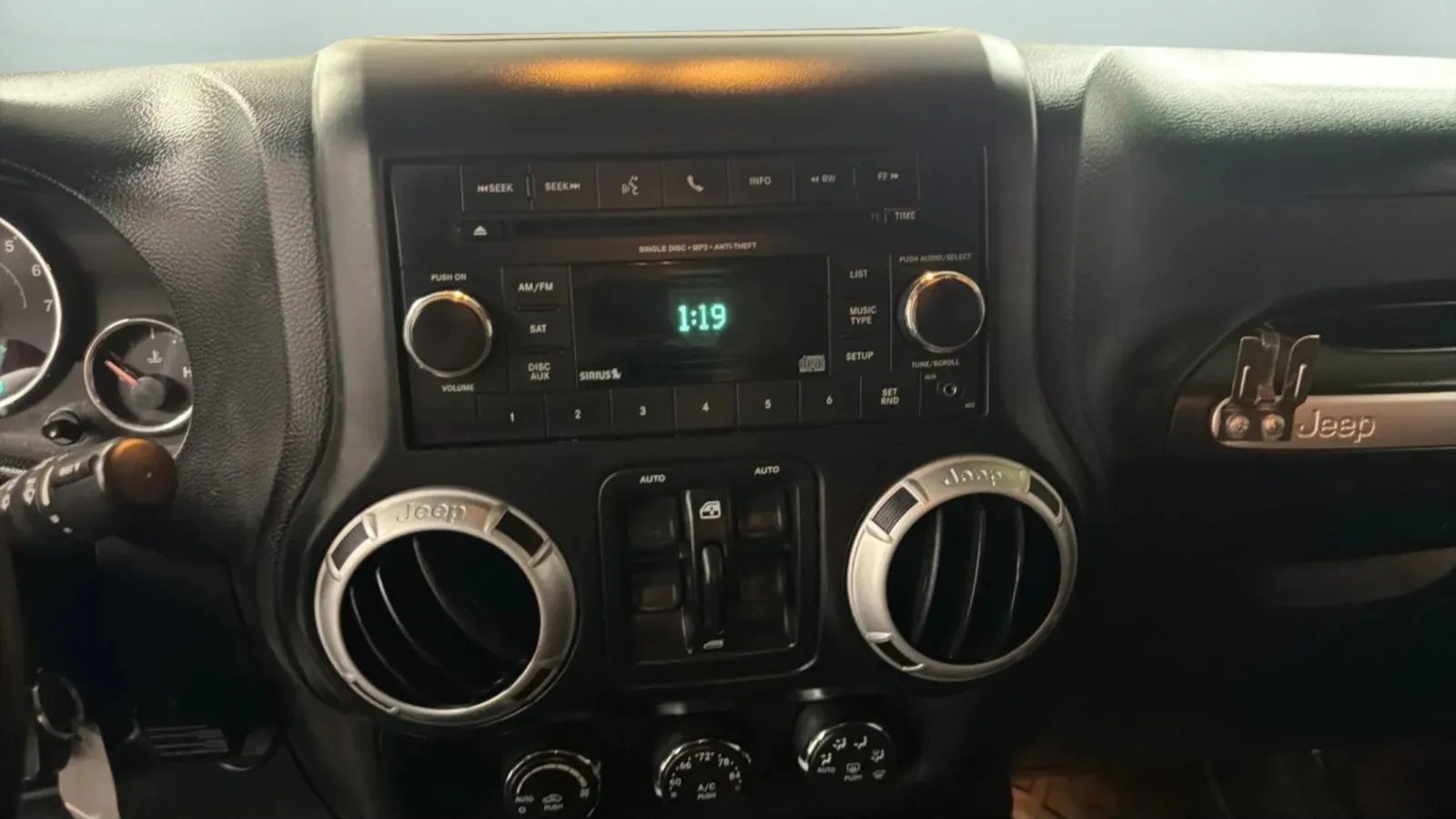 Jeep Wrangler photo 15