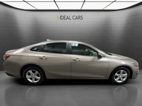 More photos of 2022 Chevrolet Malibu LT at Ideal Cars - Apache Junction, AZ