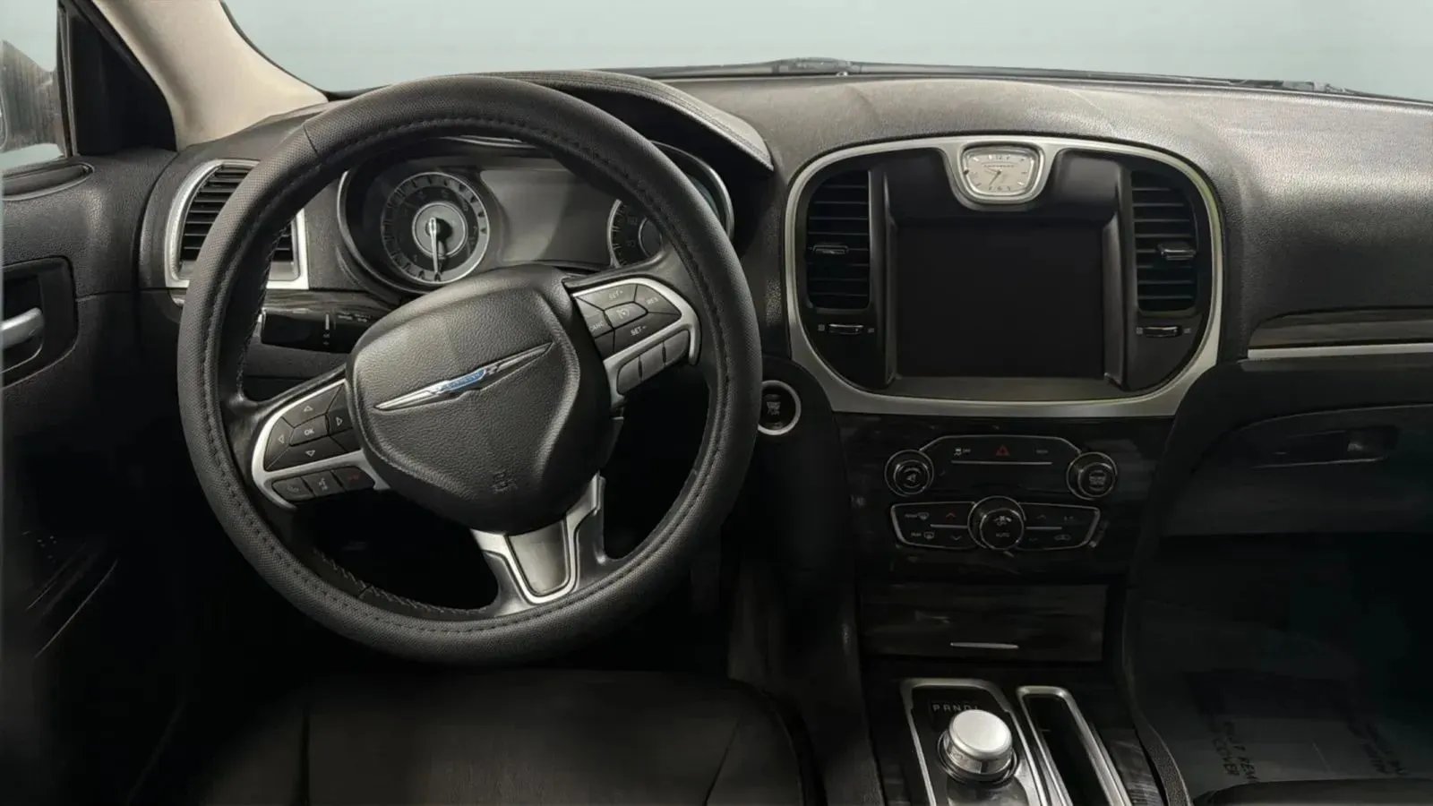 Chrysler 300 photo 11