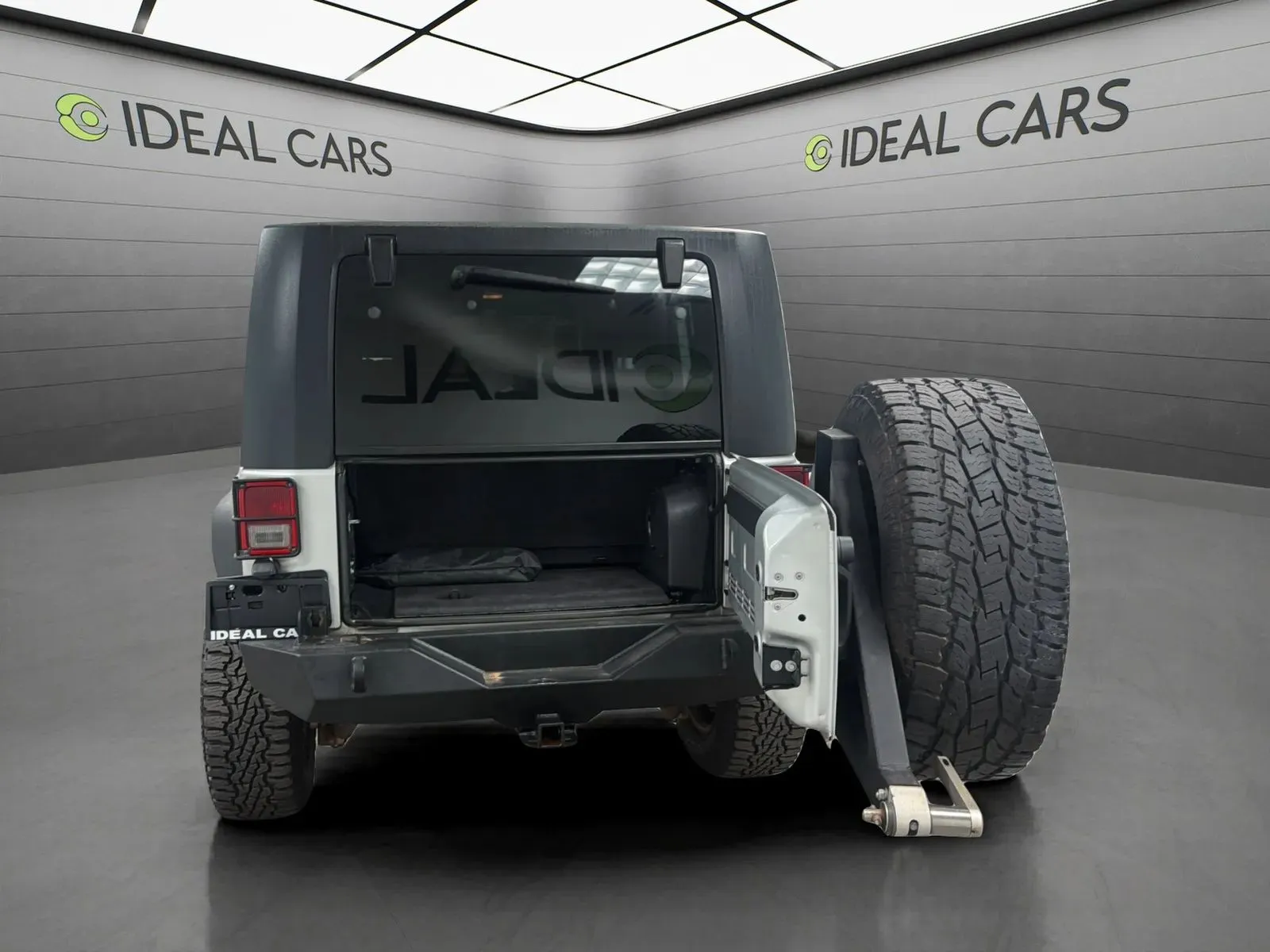 Jeep Wrangler photo 9