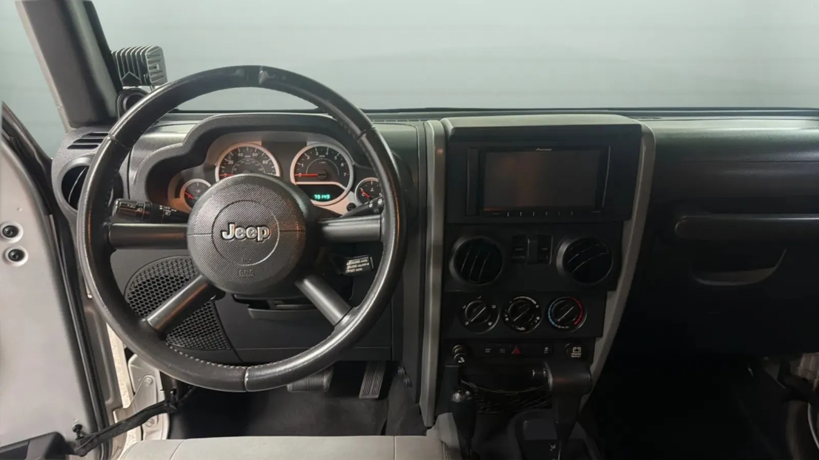 Jeep Wrangler photo 11