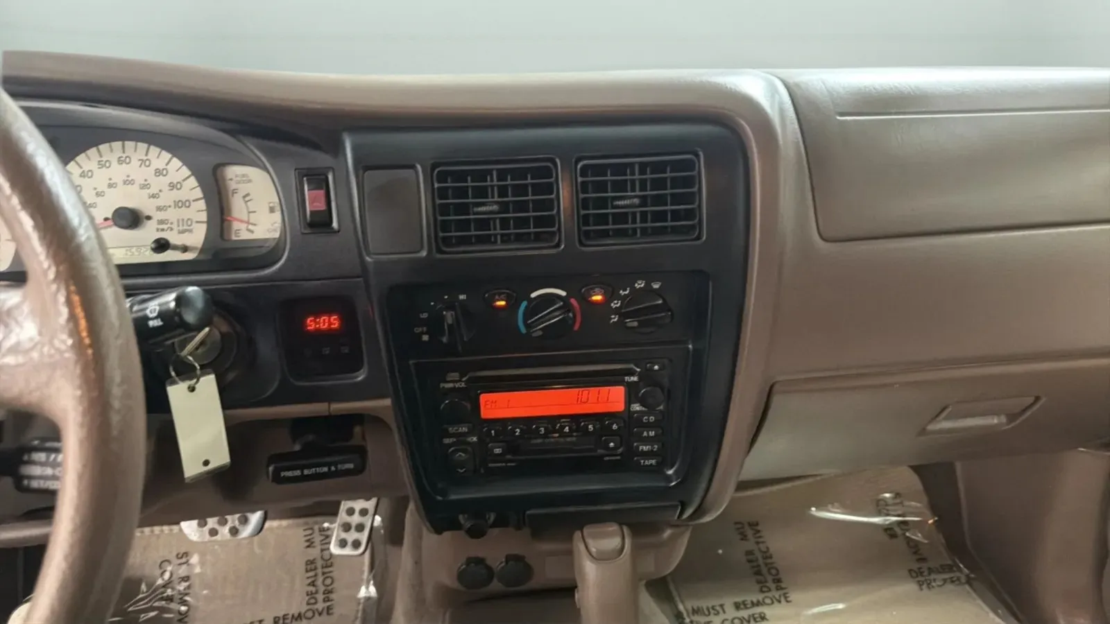 Toyota Tacoma photo 14
