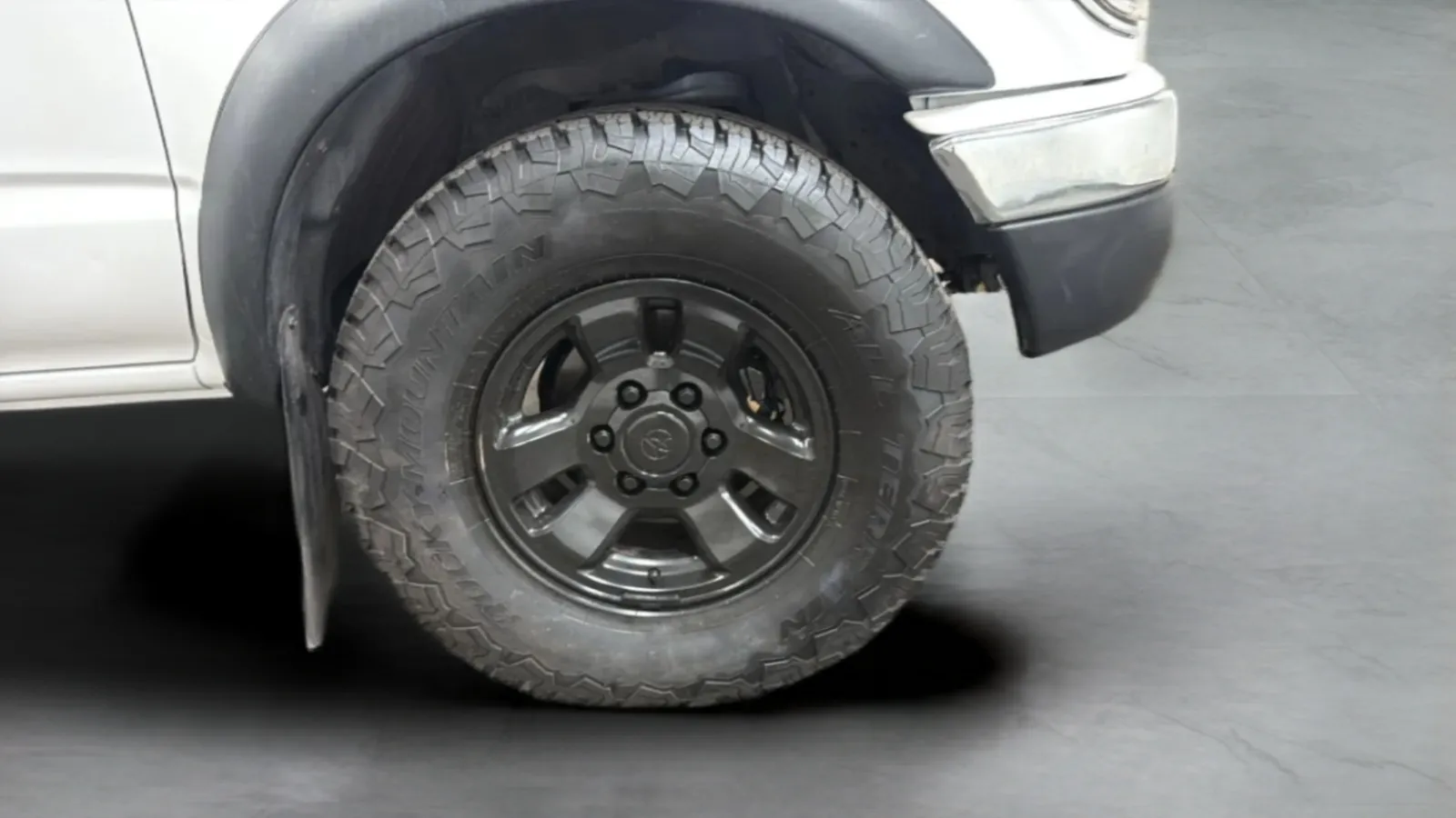 Toyota Tacoma photo 24