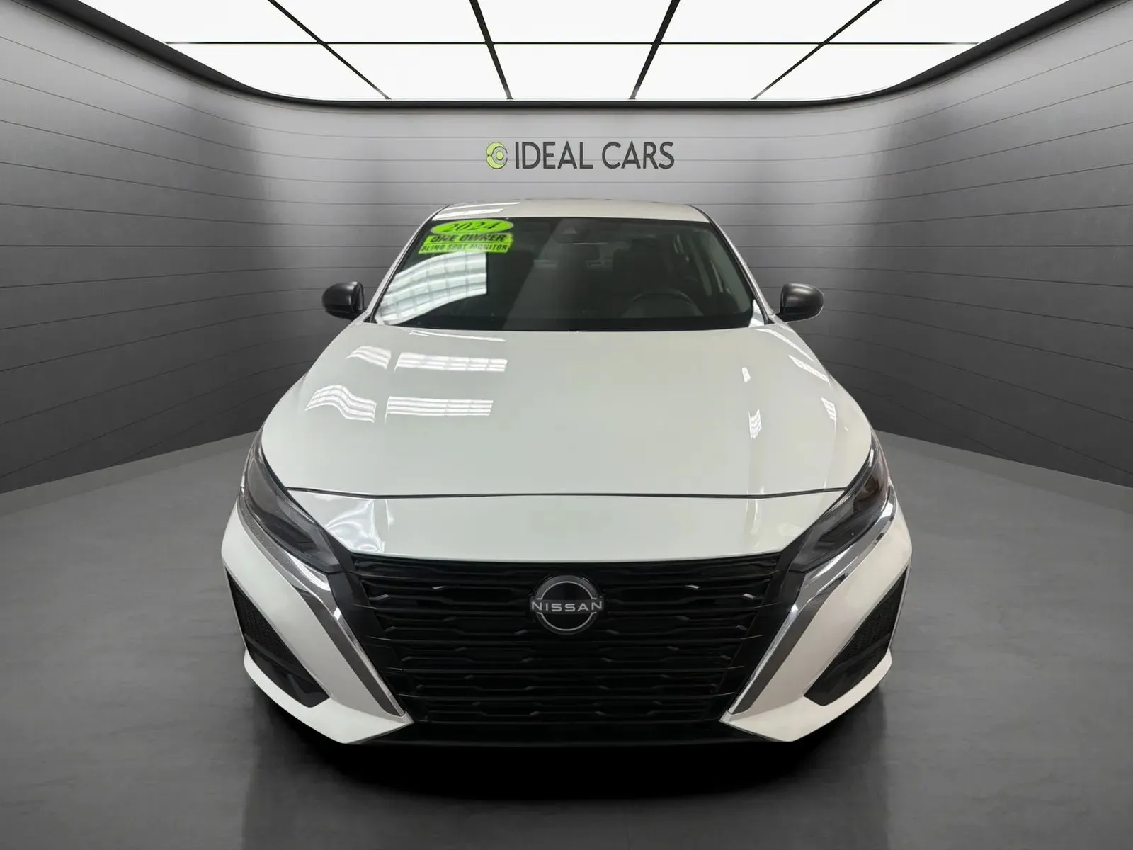 Nissan Altima photo 2