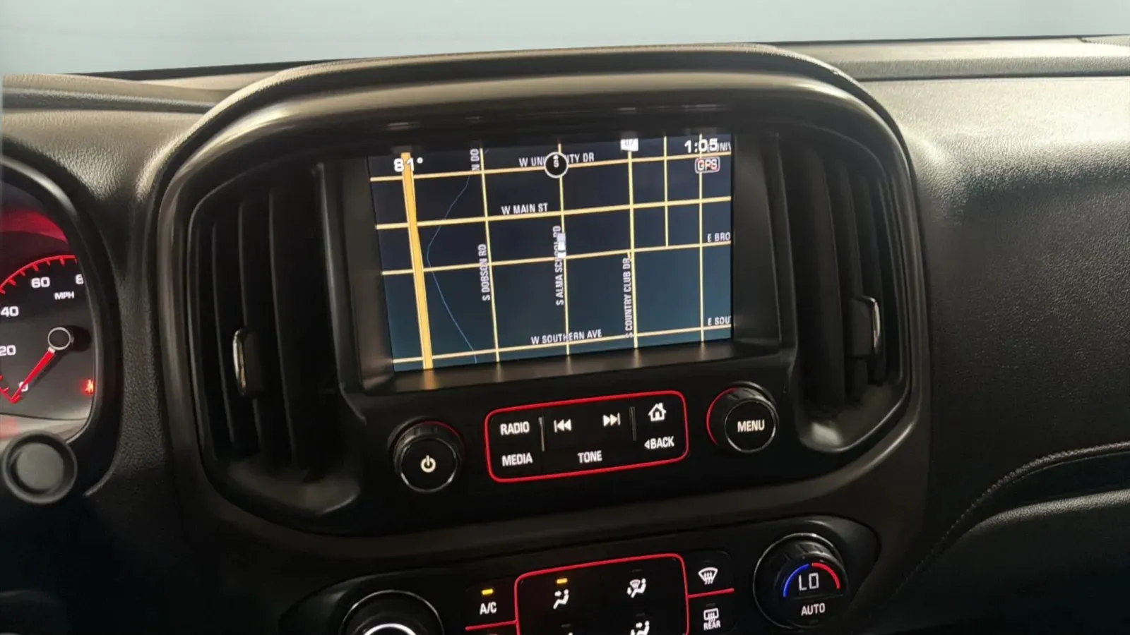 GMC Canyon photo 13