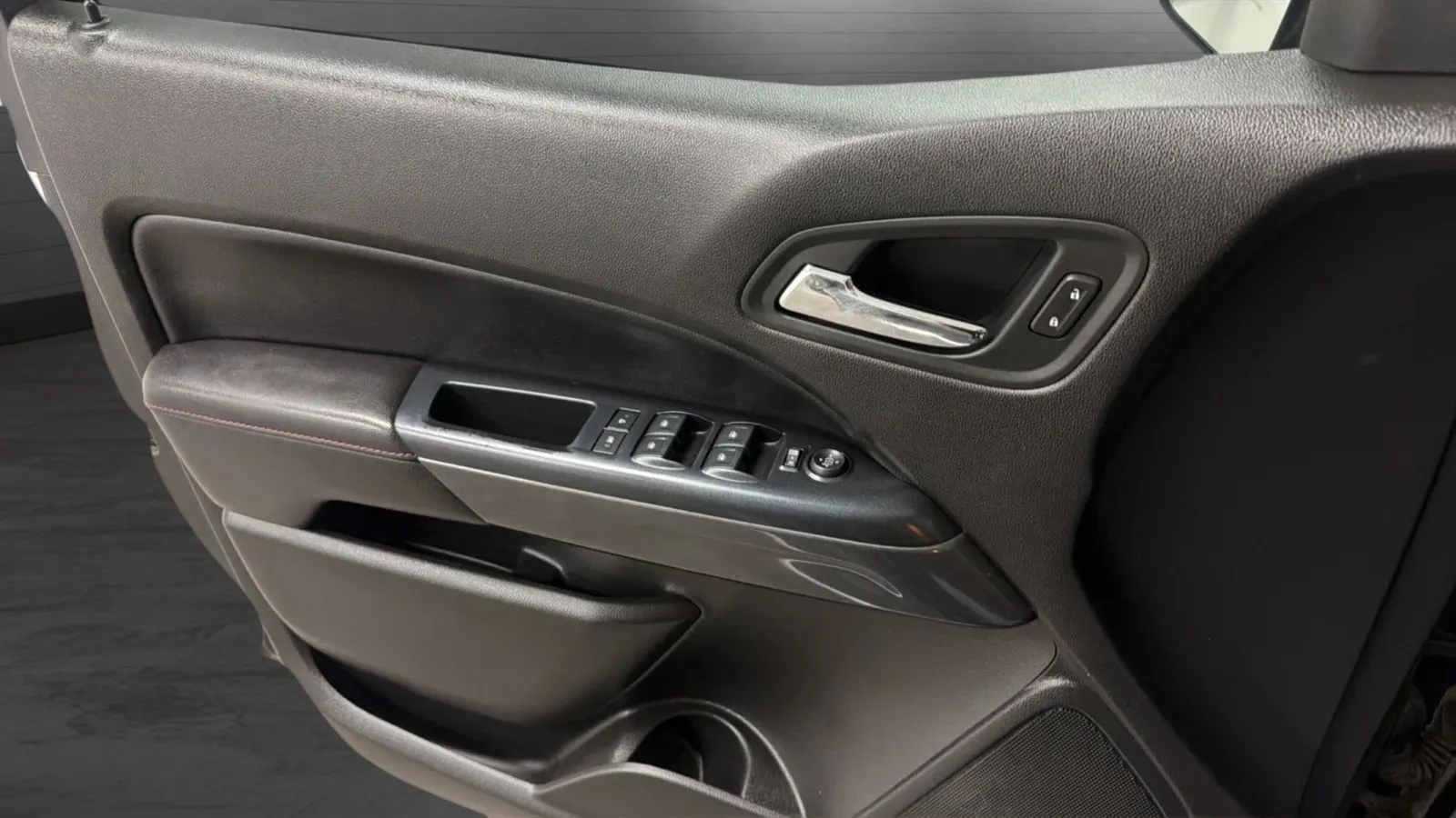 GMC Canyon photo 16