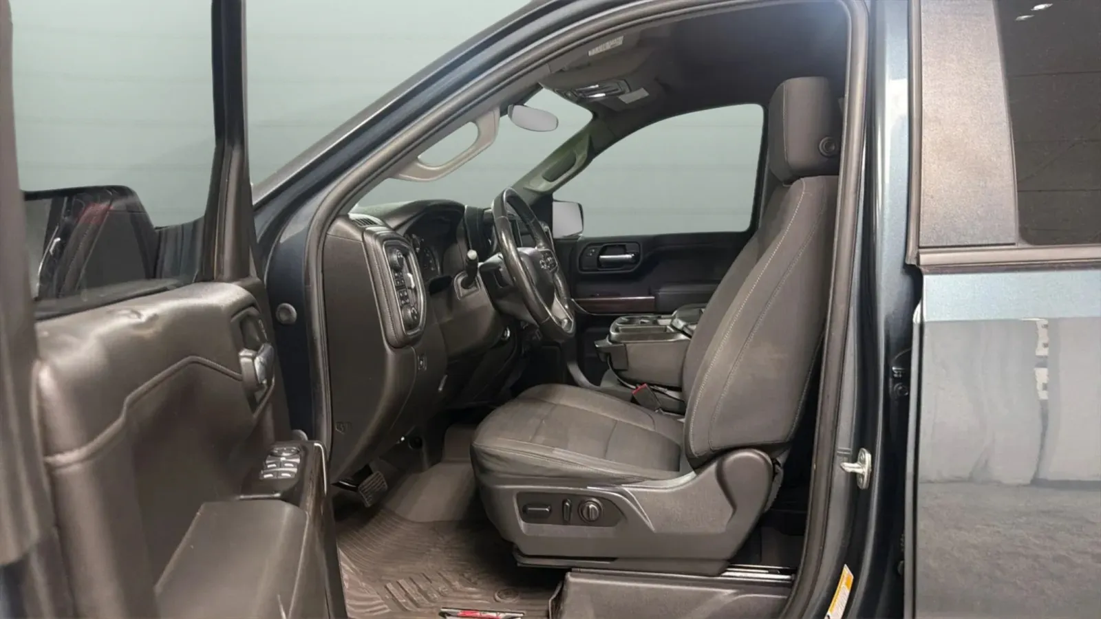 Chevrolet Silverado photo 20
