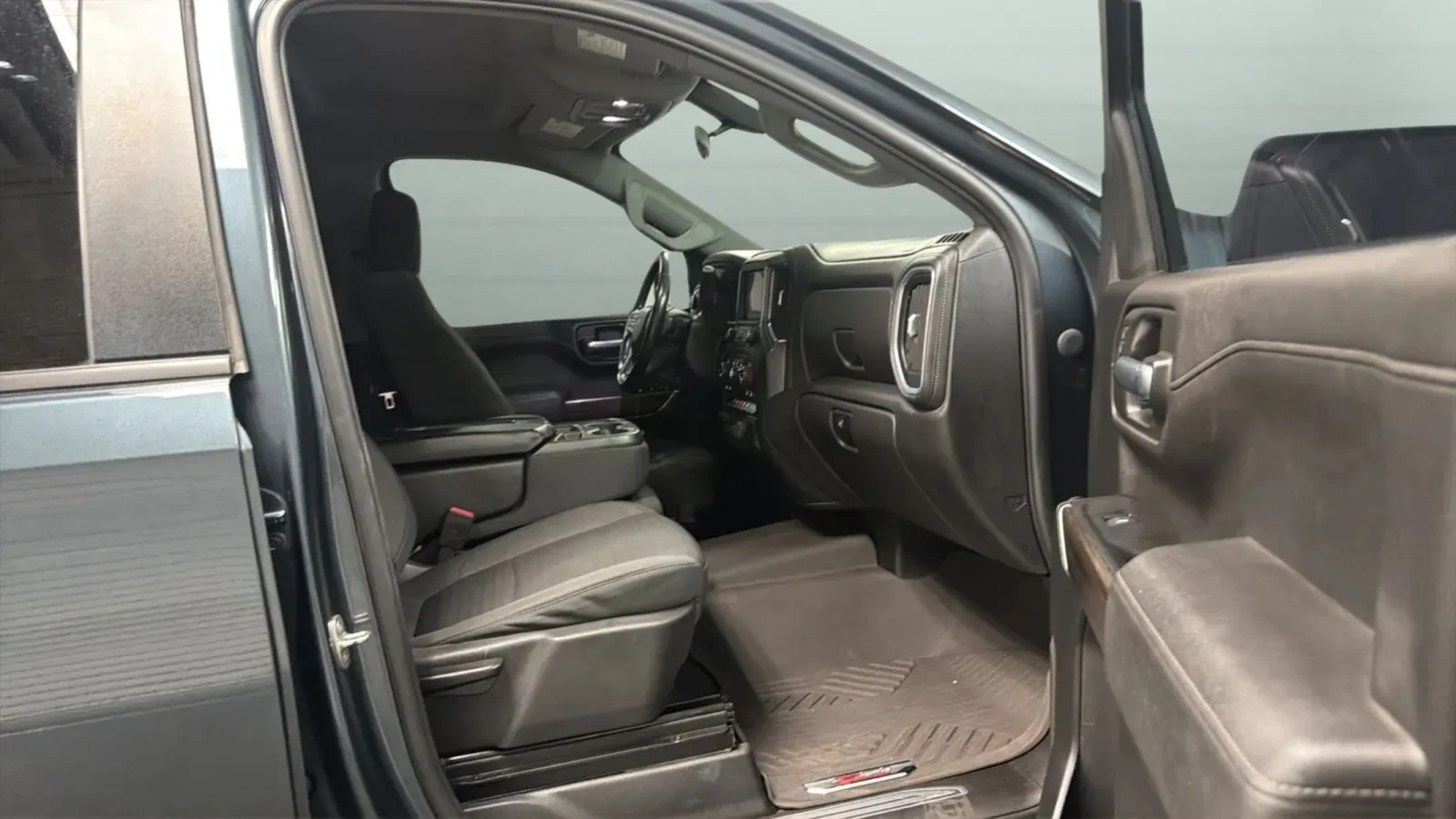 Chevrolet Silverado photo 21