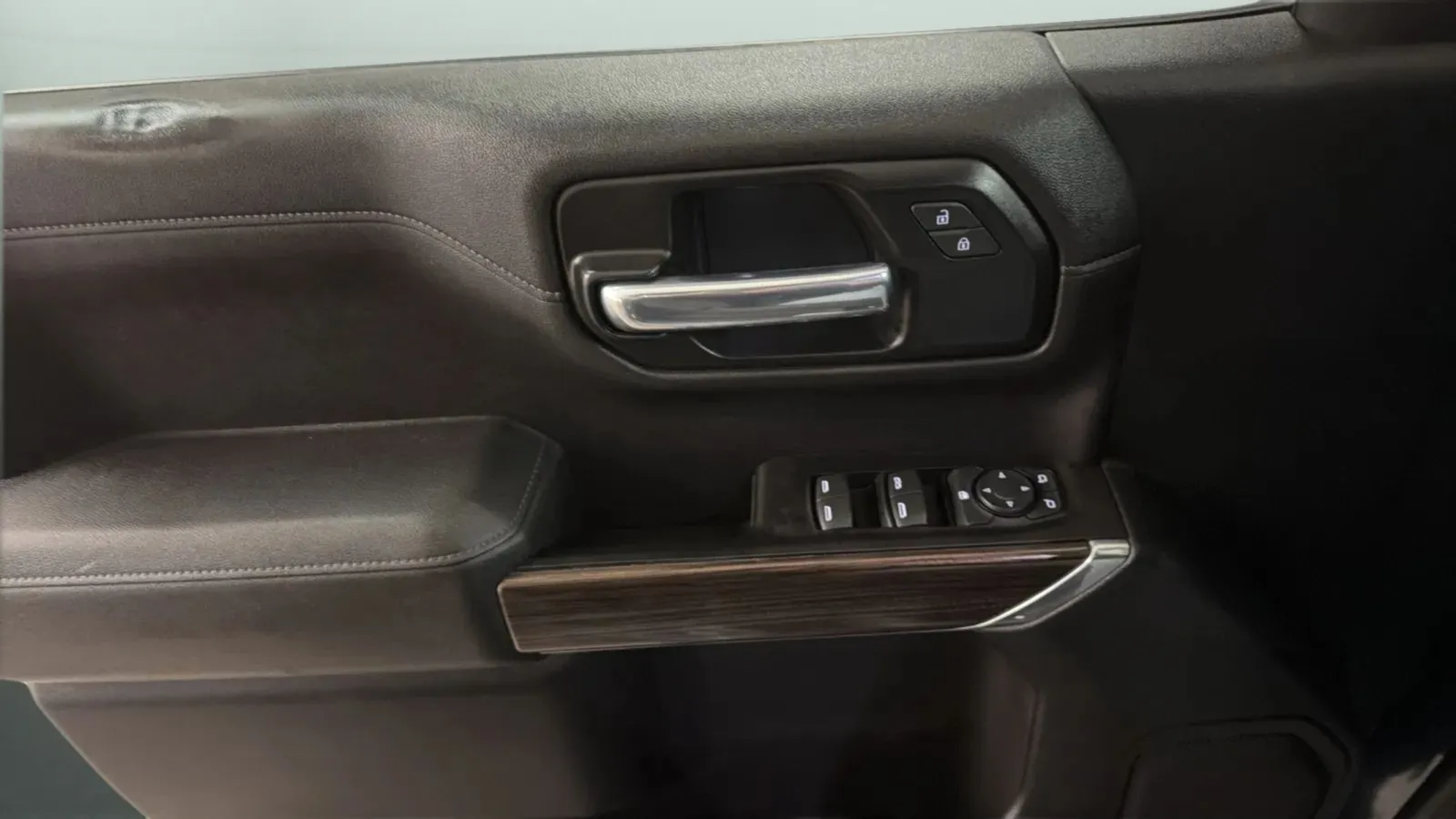 Chevrolet Silverado photo 16