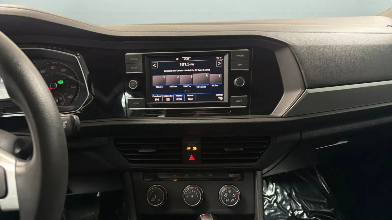 Volkswagen Jetta photo 14