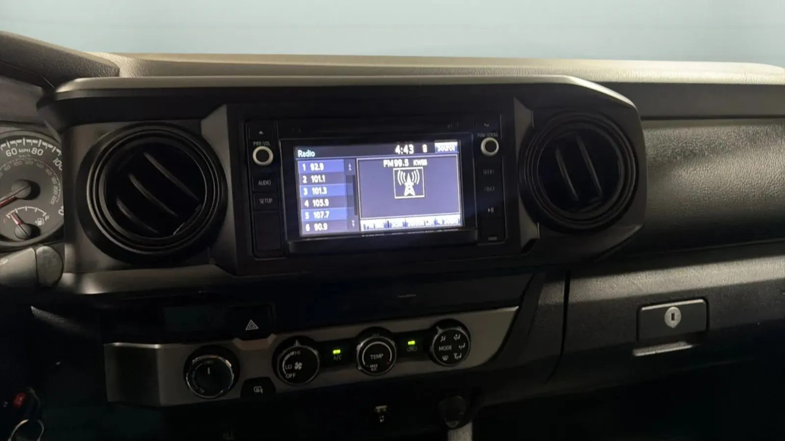 Toyota Tacoma photo 13
