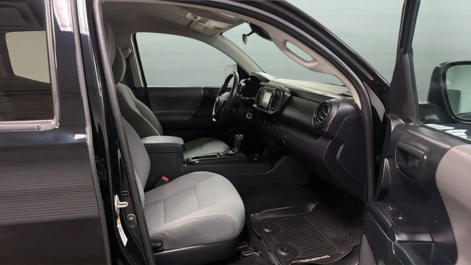 Toyota Tacoma photo 21