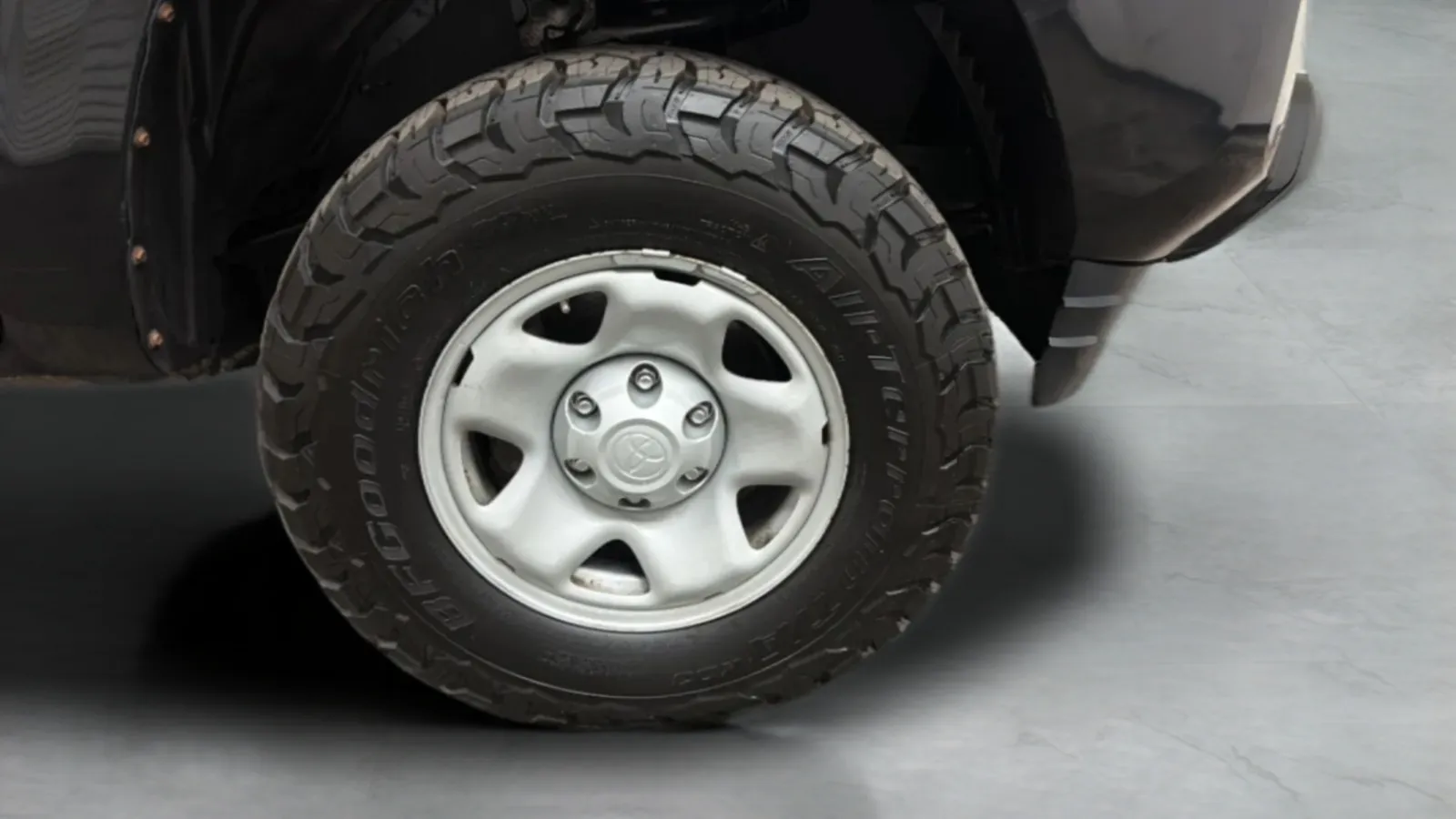 Toyota Tacoma photo 23