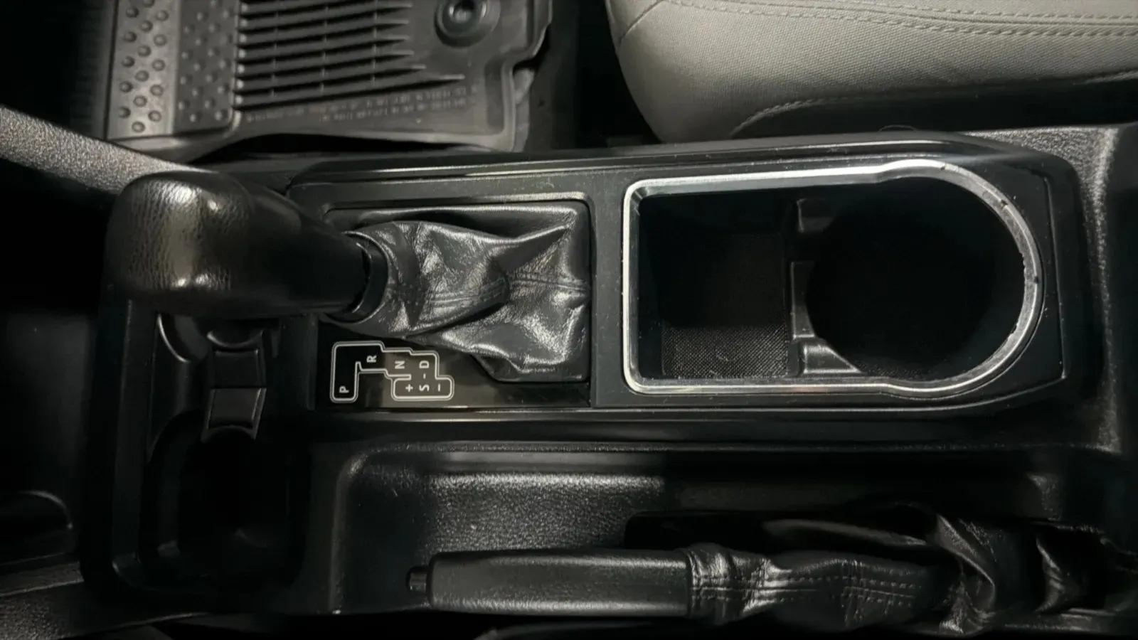 Toyota Tacoma photo 12