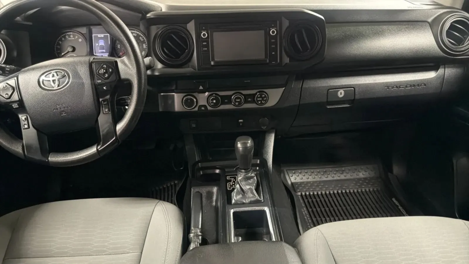 Toyota Tacoma photo 15