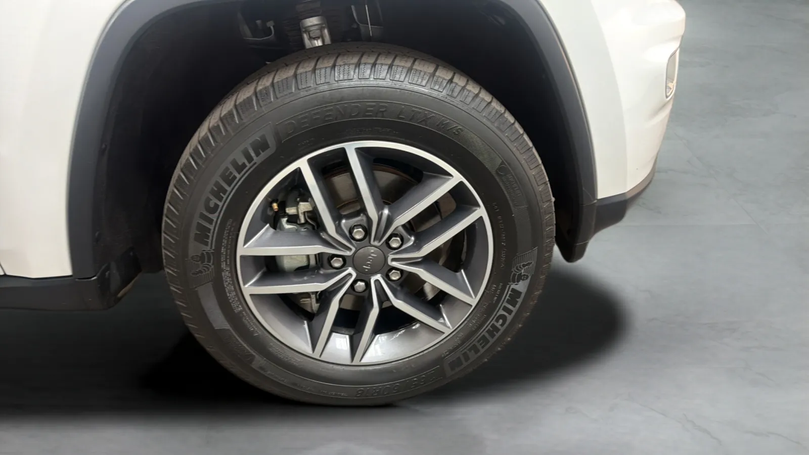 Jeep Grand Cherokee photo 27