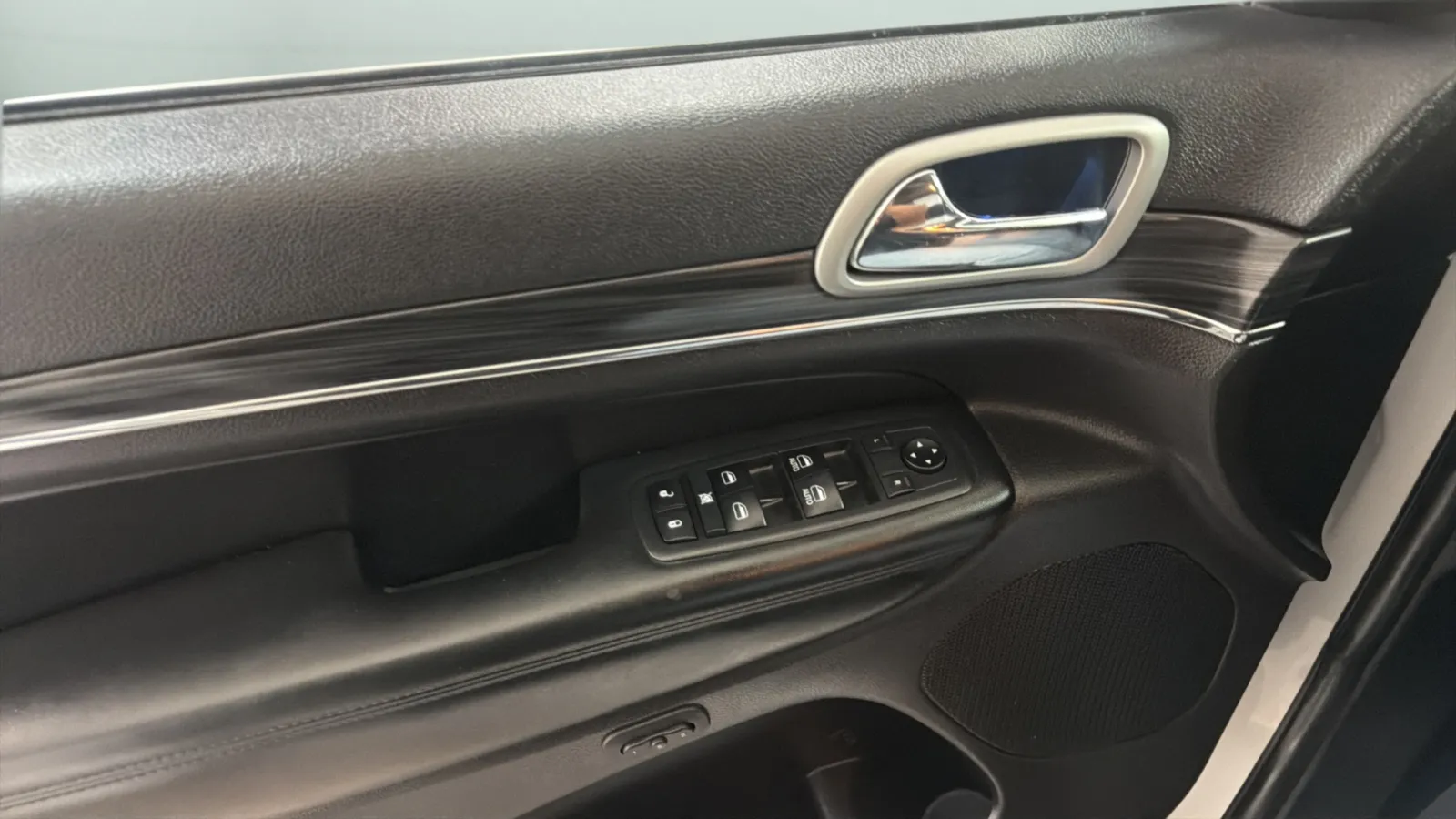 Jeep Grand Cherokee photo 17